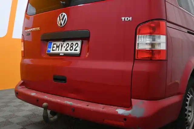 Punainen Tila-auto, Volkswagen TRANSPORTER – EMY-282