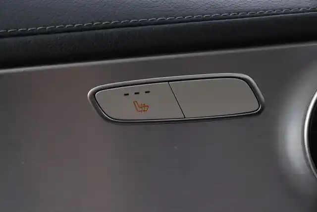 Musta Sedan, Mercedes-Benz C – EMZ-390