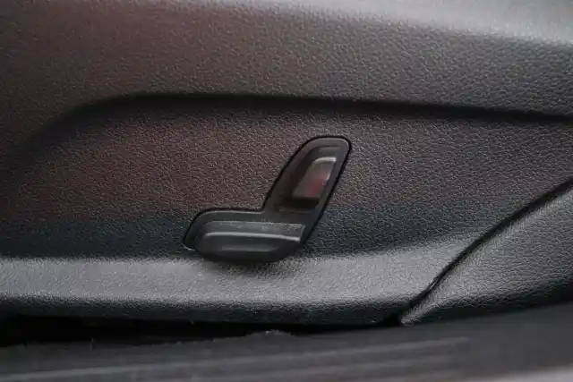 Musta Sedan, Mercedes-Benz C – EMZ-390