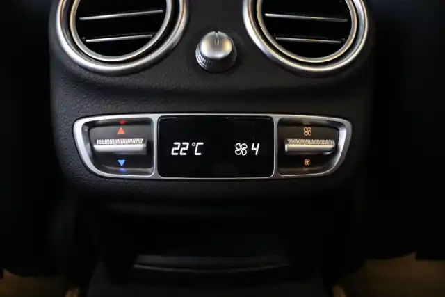 Musta Sedan, Mercedes-Benz C – EMZ-390