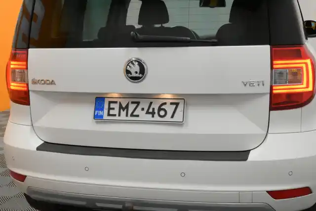 Valkoinen Maastoauto, Skoda Yeti – EMZ-467