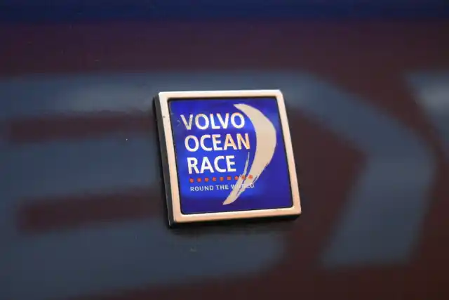 Sininen Viistoperä, Volvo V40 Cross Country – ENB-614