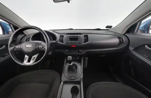 Sininen Maastoauto, Kia Sportage – ENI-435