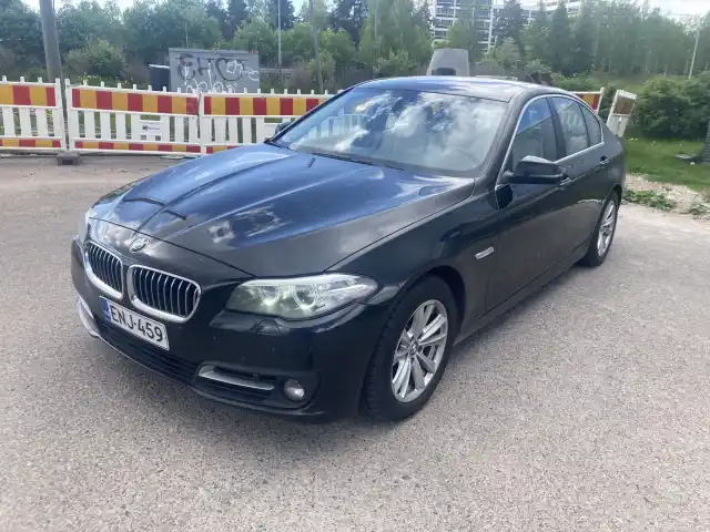 Musta Sedan, BMW 520 – ENJ-459