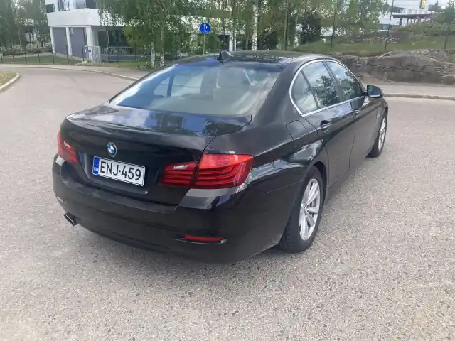 Musta Sedan, BMW 520 – ENJ-459