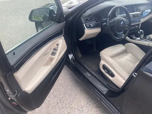 Musta Sedan, BMW 520 – ENJ-459