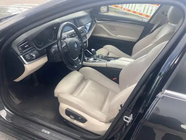 Musta Sedan, BMW 520 – ENJ-459