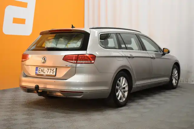 Harmaa Farmari, Volkswagen Passat – ENL-775