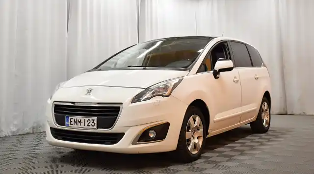 Valkoinen Tila-auto, Peugeot 5008 – ENM-123