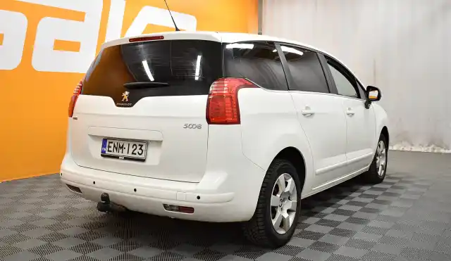 Valkoinen Tila-auto, Peugeot 5008 – ENM-123