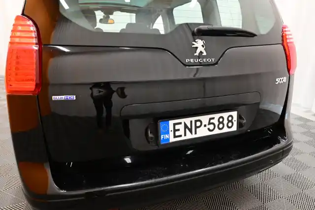 Musta Tila-auto, Peugeot 5008 – ENP-588