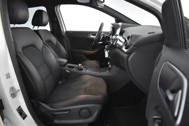 Valkoinen Tila-auto, Mercedes-Benz B – ENP-738
