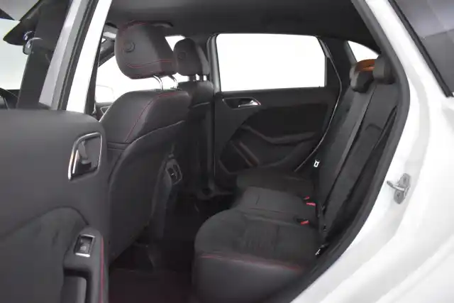 Valkoinen Tila-auto, Mercedes-Benz B – ENP-738
