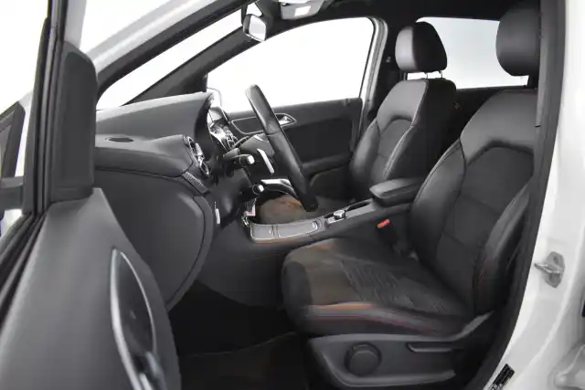Valkoinen Tila-auto, Mercedes-Benz B – ENP-738