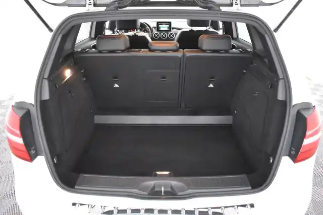 Valkoinen Tila-auto, Mercedes-Benz B – ENP-738