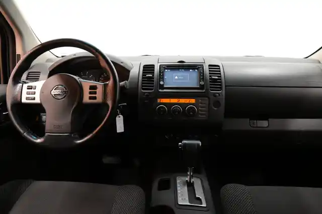 Valkoinen Avolava, Nissan Navara – ENR-397