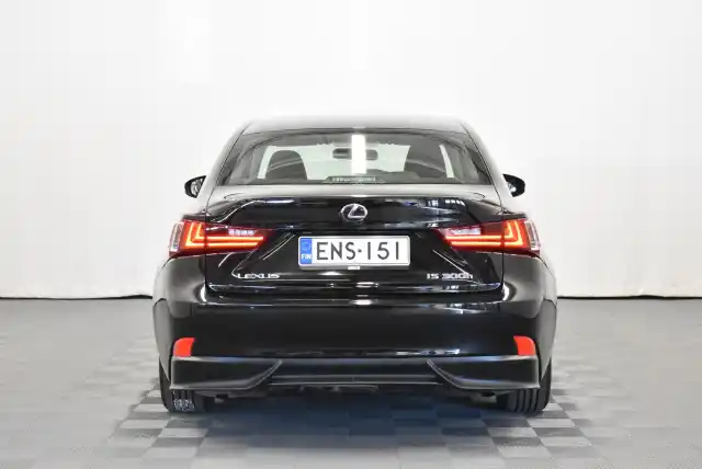 Musta Sedan, Lexus IS – ENS-151