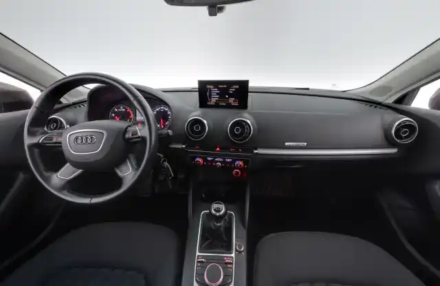 Harmaa Viistoperä, Audi A3 – ENS-270