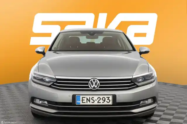 Harmaa Sedan, Volkswagen Passat – ENS-293