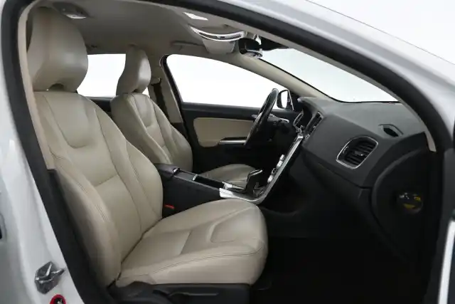 Valkoinen Farmari, Volvo V60 – ENS-582