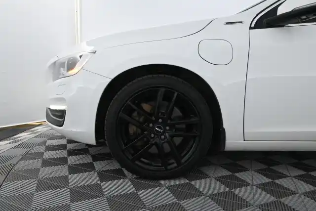 Valkoinen Farmari, Volvo V60 – ENS-582