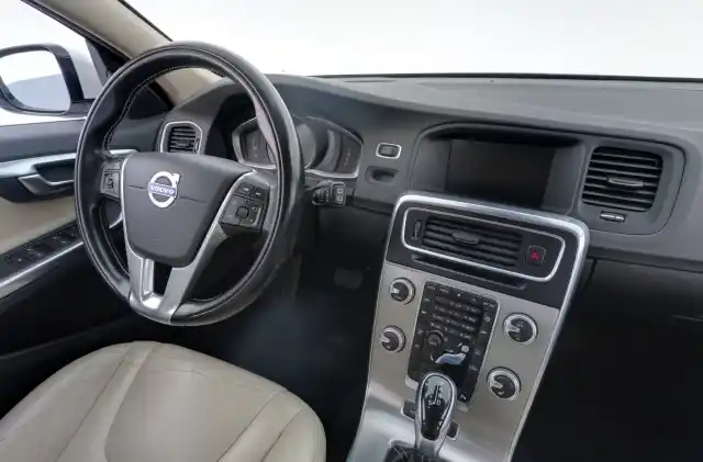 Valkoinen Farmari, Volvo V60 – ENS-582
