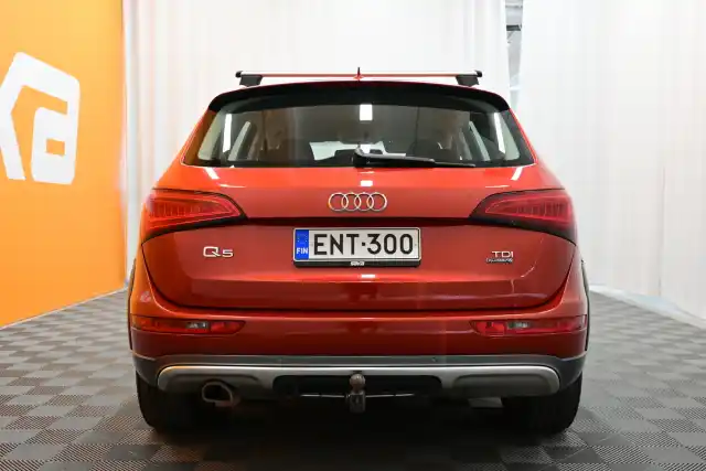 Punainen Maastoauto, Audi Q5 – ENT-300