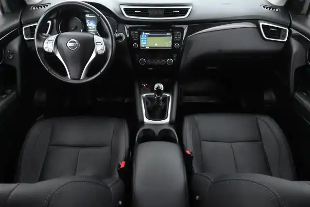 Valkoinen Maastoauto, Nissan Qashqai – ENT-670