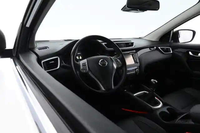 Valkoinen Maastoauto, Nissan Qashqai – ENT-670