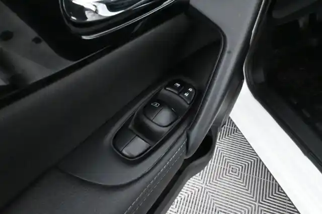 Valkoinen Maastoauto, Nissan Qashqai – ENT-670