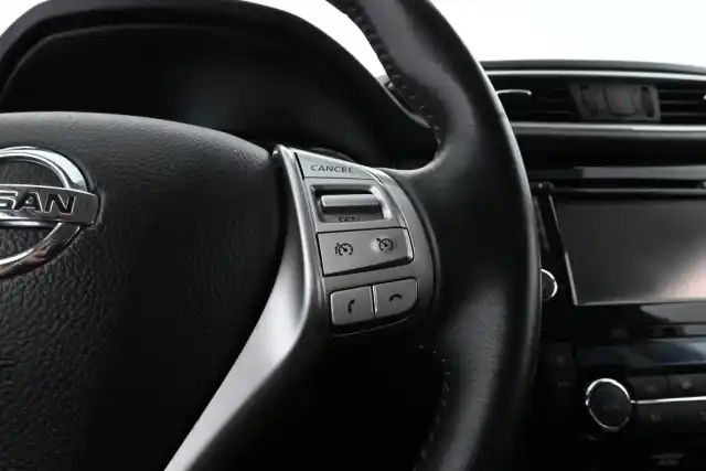 Valkoinen Maastoauto, Nissan Qashqai – ENT-670