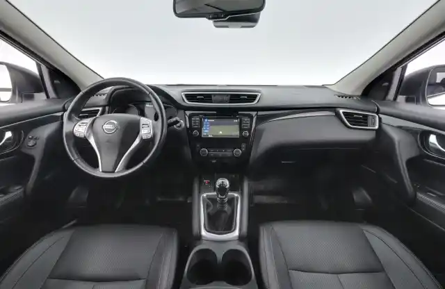 Valkoinen Maastoauto, Nissan Qashqai – ENT-670