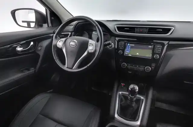 Valkoinen Maastoauto, Nissan Qashqai – ENT-670