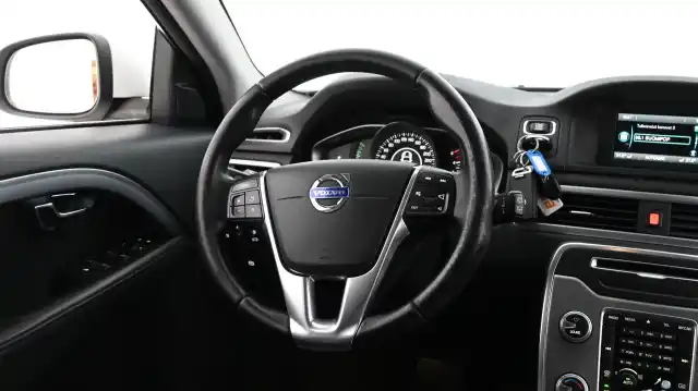 Valkoinen Farmari, Volvo V70 – ENT-917