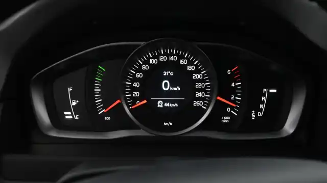 Valkoinen Farmari, Volvo V70 – ENT-917