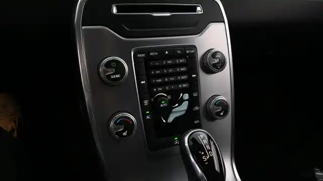 Valkoinen Farmari, Volvo V70 – ENT-917