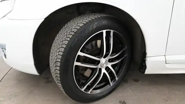 Valkoinen Farmari, Volvo V70 – ENT-917