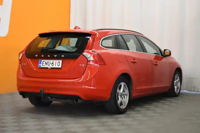 Punainen Farmari, Volvo V60 – ENU-610