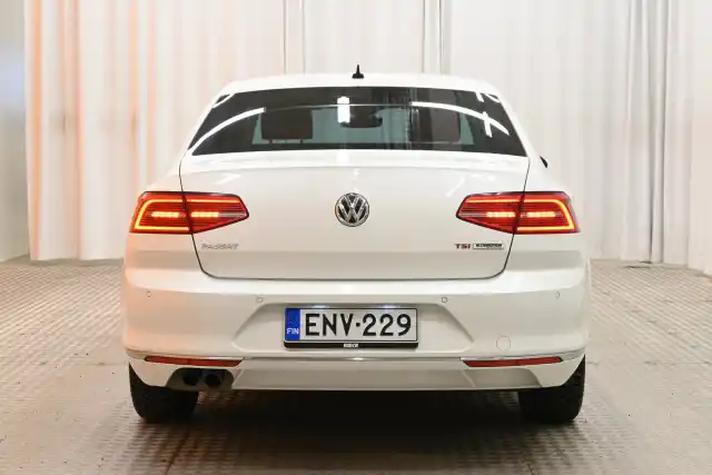 Valkoinen Sedan, Volkswagen Passat – ENV-229