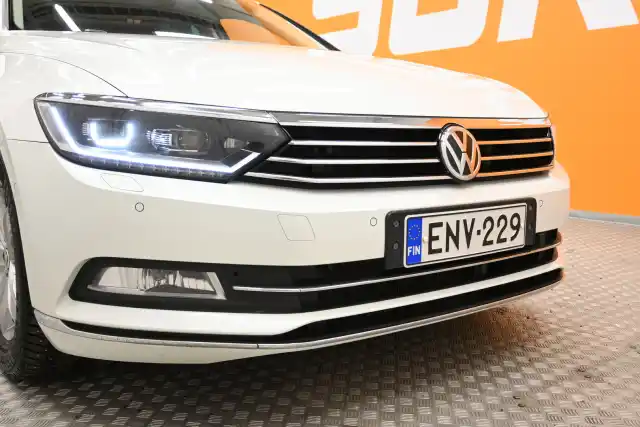 Valkoinen Sedan, Volkswagen Passat – ENV-229