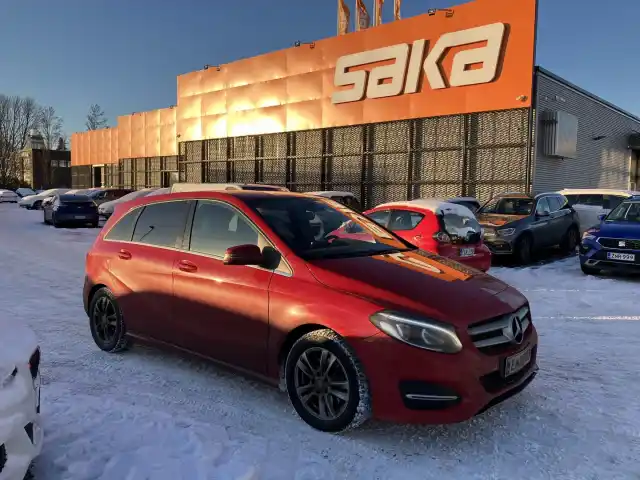 Punainen Tila-auto, Mercedes-Benz B – ENX-203