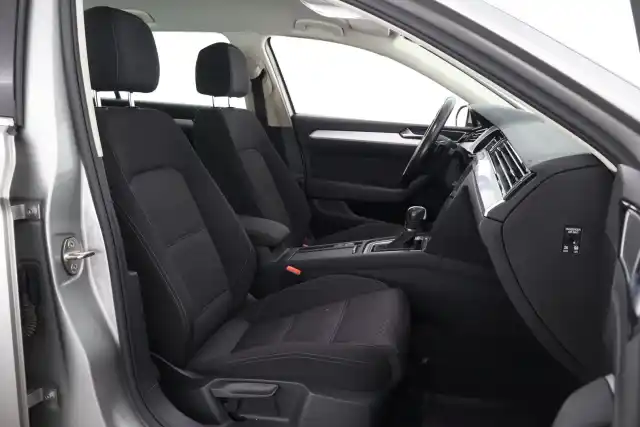 Harmaa Farmari, Volkswagen Passat – ENX-867
