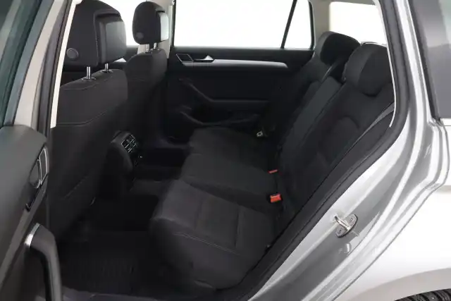 Harmaa Farmari, Volkswagen Passat – ENX-867