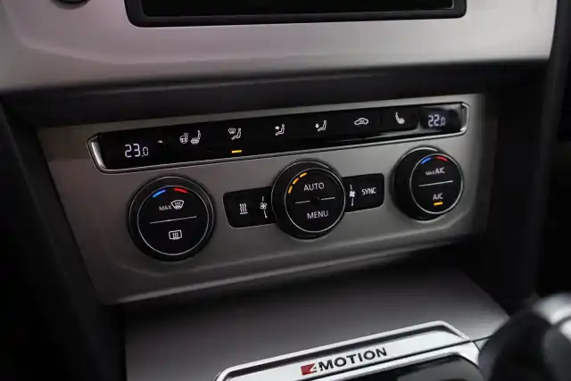 Harmaa Farmari, Volkswagen Passat – ENX-867