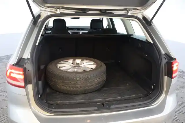 Harmaa Farmari, Volkswagen Passat – ENX-867