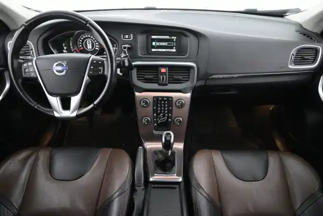 Beige Viistoperä, Volvo V40 Cross Country – ENZ-763