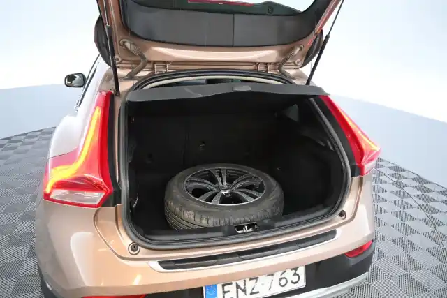 Beige Viistoperä, Volvo V40 Cross Country – ENZ-763