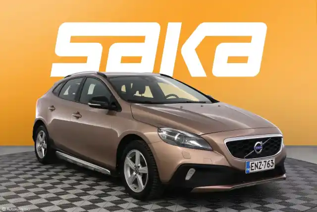 Beige Viistoperä, Volvo V40 Cross Country – ENZ-763