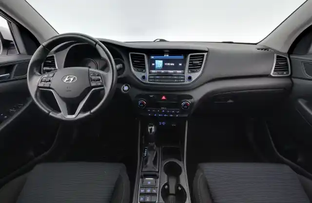 Valkoinen Maastoauto, Hyundai Tucson – EOA-701