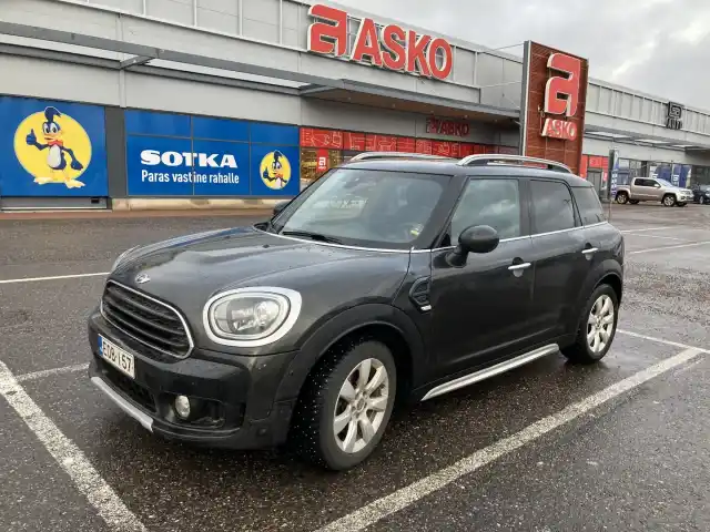 Punainen Maastoauto, MINI Countryman – EOB-157